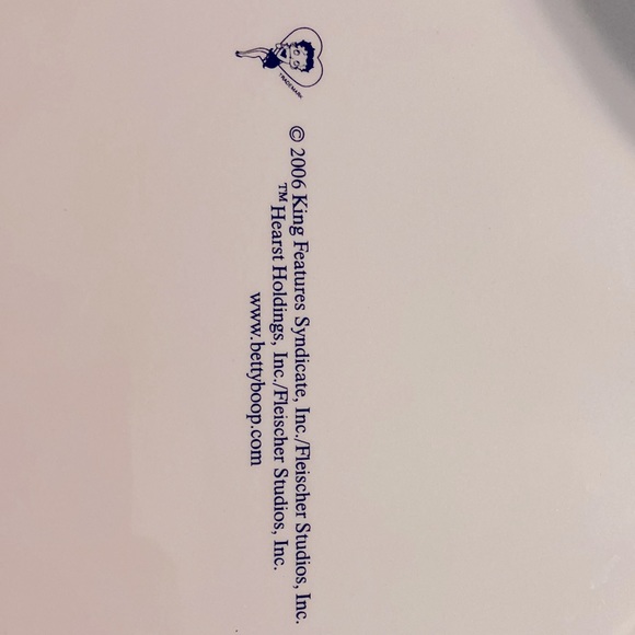 Betty Boop cake stand (4” tall 10” across) and separate Christmas plate. - Picture 4 of 4